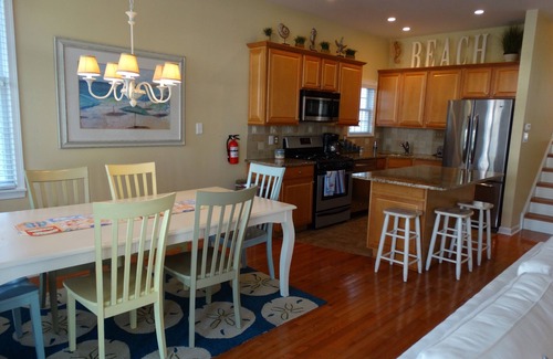 Gold Coast Condo | ASBURY RETREAT 1.5 blocks from beach! 3220 Asbury Ave 1st Flr 3 br/2ba