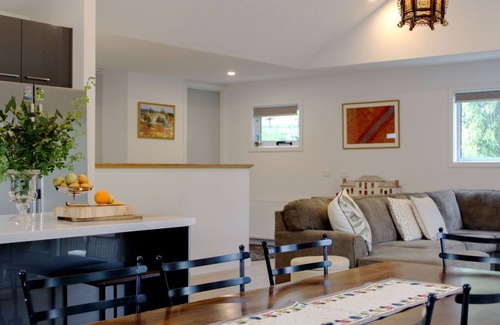 Hepburn Springs House | Ascona ~ Hepburn Springs/Daylesford ~ Sleeps 10