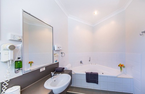 Kingaroy Hotel | Ascot Lodge Motor Inn Kingaroy