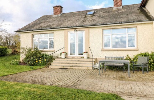 Monamolin Cottage | ASH DRIVE HOUSE, family friendly in Ballycanew, County Wexford