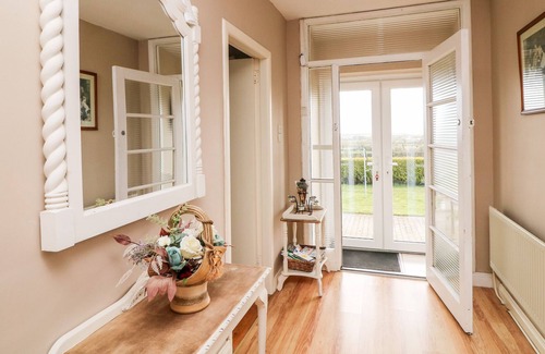 Monamolin Cottage | ASH DRIVE HOUSE, family friendly in Ballycanew, County Wexford
