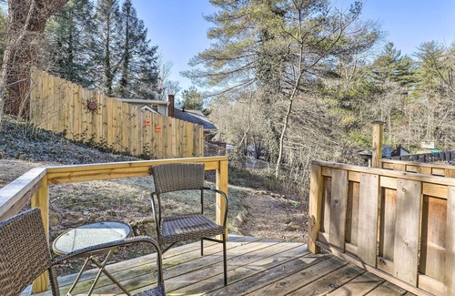 Asheville Cottage | Asheville 'Carefree Cottage' ~ 6 Mi to Town!