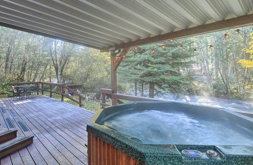 Paradise Estates Cottage | Ashford Cabin With Hot Tub & Big Creek Views!