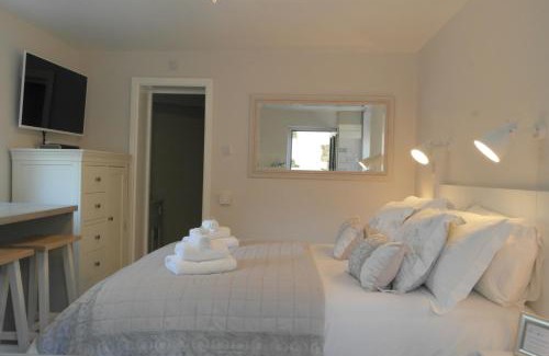 Fylingthorpe Apartment | Ashford house 'The Snug' private hot tub