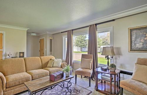 Ashton House | Ashton Escape with Yard 56 Mi to West Yellowstone!