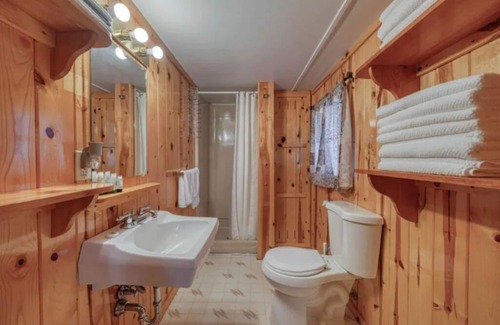 Ashton House | Ashton Historic Log Cabins 7