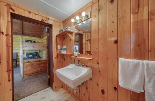 Ashton House | Ashton Historic Log Cabins 7