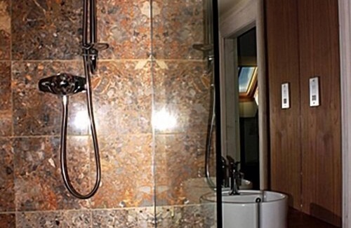 Paisley Hotel | Ashtree House Hotel