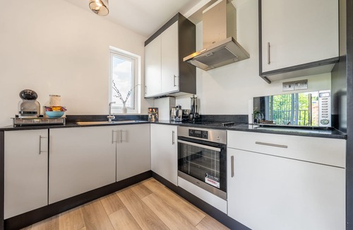 Staines Apartment | Ashview 8 - Heathrow - Business - Free Parking