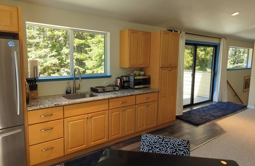 Gualala Apartment | Asian-themed Queen's Loft Apartment 10 mins to the beach and downtown!