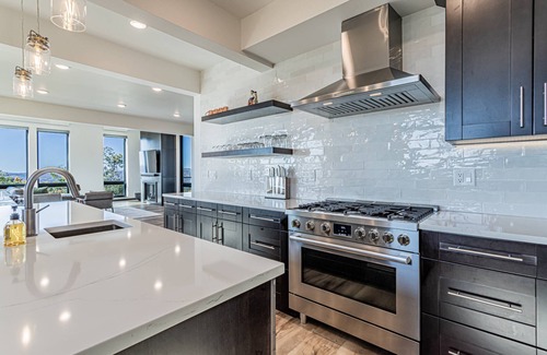 Old Town House | Ask About Monthly Rates for Our Dog Friendly Unit! Panoramic Views, 7 Mi to Resort, Decks-Gym-Garage