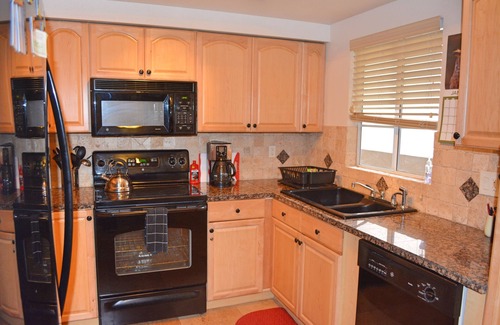 Central Scottsdale Condo | Ask about off season rates! Restaurants, golf, shops and more really close by.
