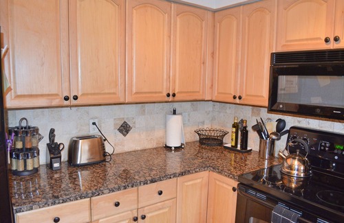Central Scottsdale Condo | Ask about off season rates! Restaurants, golf, shops and more really close by.