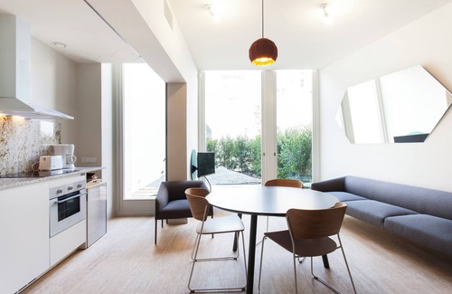 L'Antiga Esquerra de l'Eixample Apartment | Aspasios City Oasis Apartments