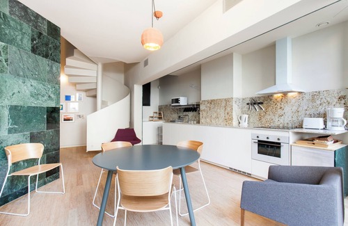 L'Antiga Esquerra de l'Eixample Apartment | Aspasios City Oasis Apartments