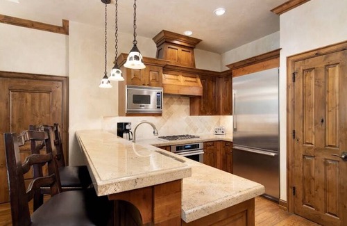 Downtown Condo | ASPEN GRAND HYATT 2 bedroom 2 bath, in Aspen’s front row 1 to block gondola.