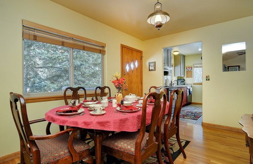 Nathrop Cabin | Aspen Grove with a cozy fireplace and a hot tub, come take the chill off!