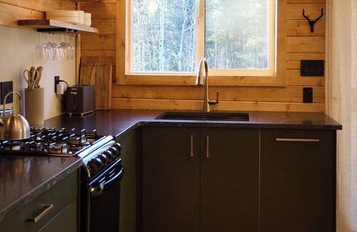 Florissant Cabin | Aspen Hideaway · Mountain Modern log Cabin Deck + Hot Tub