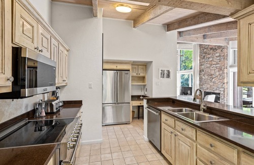 Aspen Condo | Aspen Mountain! Air Conditioning. Incredible Views. Gas FP, Balcony, Garage, Parking, Pool/Hot Tub
