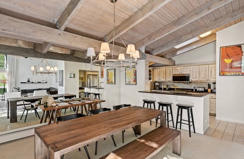 Aspen Condo | Aspen Mountain! Air Conditioning. Incredible Views. Gas FP, Balcony, Garage, Parking, Pool/Hot Tub