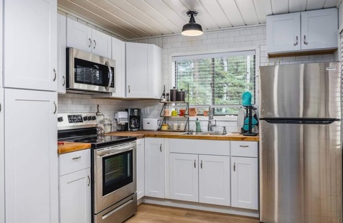 Greer Ski Chalet | Aspen Pine Retreat (4)