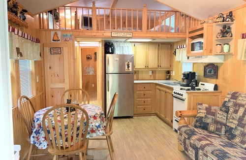 Naples Cabin | Assoc beach, Lakes, Naples Causeway, restaurants, shops, boat- jet ski rentals.