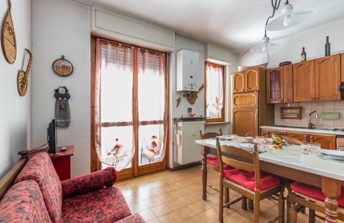 Asti Apartment | Asti Lovely Apt - Private Parking & Balconies