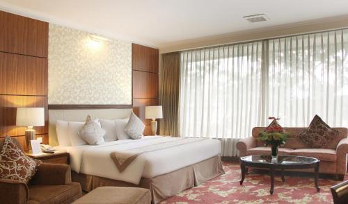Cipaganti Hotel | Aston Tropicana Hotel Bandung