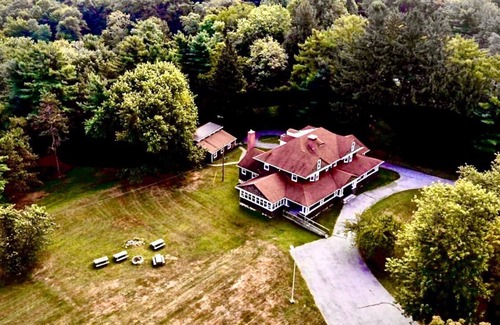 Waynesboro House | Astonishing Airy Mountain Top Retreat