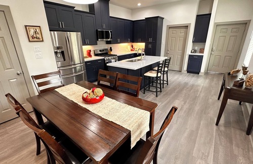 Spring Branch West House | Astonishing Cozy Pet Friendly - City Center, Memorial, Energy Corridor with Yard