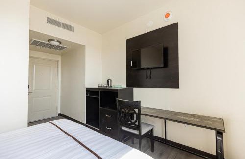 Queens Hotel | Astoria Inn LaGuardia Hotel