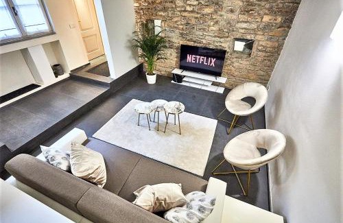 Citta Alta Apartment | ASTRA-Modern Loft Cathedral View