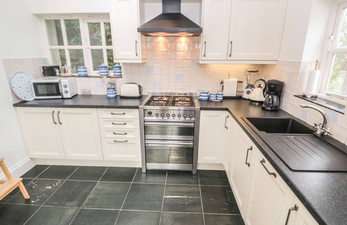 Lostwithiel Cottage | ASTRANTIA COTTAGE, family friendly, with open fire in Lostwithiel