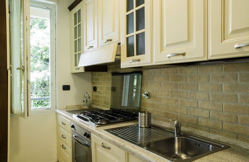 Cavi Apartment | At Anna's house - One step away from the sea
