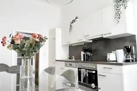 Wieden Apartment | At Belvedere, Top Location Close to U1