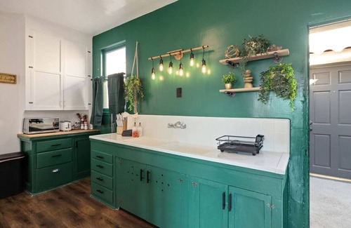 Hermosa Beach Apartment | At Hermosa Ave and Pier Ave- C