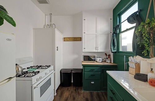 Hermosa Beach Apartment | At Hermosa Ave and Pier Ave- C