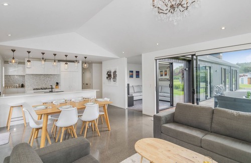 Pauanui House | At Home at the Lakes - Pauanui Holiday Home