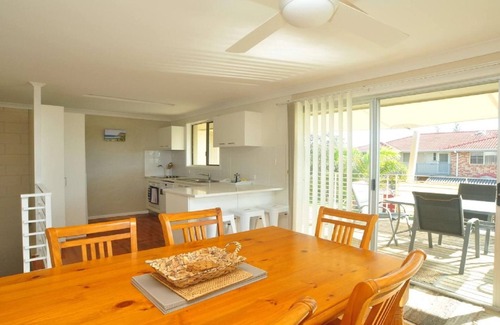 North Creek House | At the Beach - Easy Style Holiday Accommodation Across the Road from the Beach