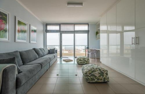 Redhill Apartment | At the Beach - Muizenberg