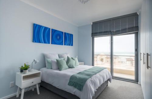 Redhill Apartment | At the Beach - Muizenberg