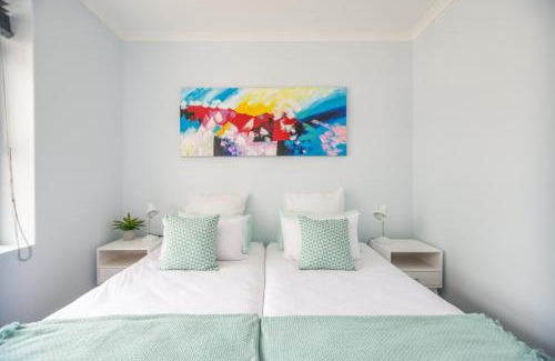 Redhill Apartment | At the Beach - Muizenberg