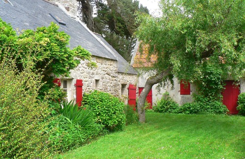 Beuzec-Cap-Sizun House | AT THE POINT OF BRITTANY IN FINISTERE - TYPICAL HOUSE 900M FROM THE TREE SEA