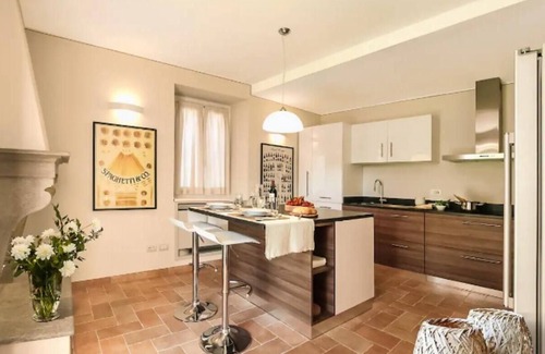 Lezzeno Villa | At the waters edge with Lake Como literally lapping at its feet- village Lezzeno