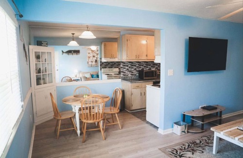 Northeast Virginia Beach Apartment | At your Leisure - 2.5 blocks from unit, no stairs