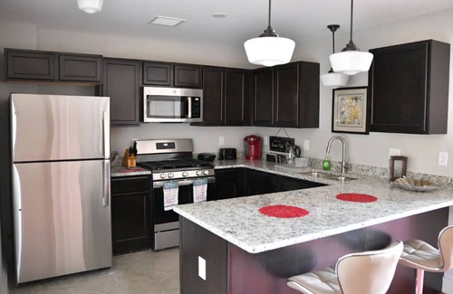 Aurora Apartment | AT YOUR SERVICE! Downtown Aurora 1 Bedroom River Facing Gem