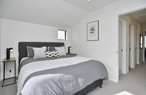 Sydenham House | Āta Haere - Modern, comfortable and funky getaway close to central Christchurch