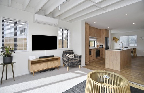 Sydenham House | Āta Haere - Modern, comfortable and funky getaway close to central Christchurch