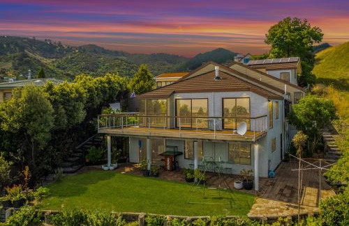 Atawhai Apartment | Atawhai Retreat Peace & Sea Views