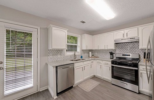 Church Street House | ATH - 4BR - Riverdale - Newly Decorated (sandy)